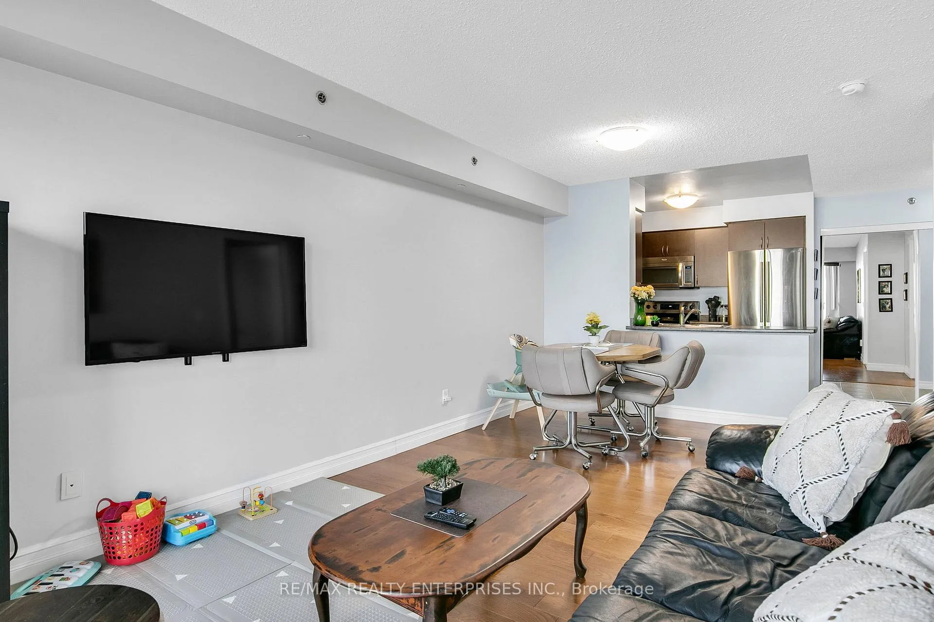 Photo 14 of Unit 411, 35 Saranac Boulevard, Toronto, Englemount-Lawrence — HOMEH