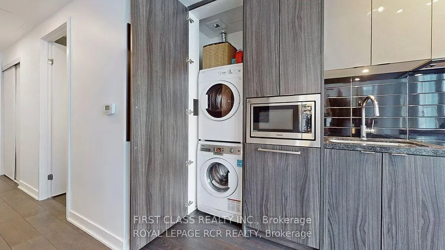 Photo 7 of Unit 2011, 115 Blue Jays Way, Toronto, Waterfront Communities — HOMEH