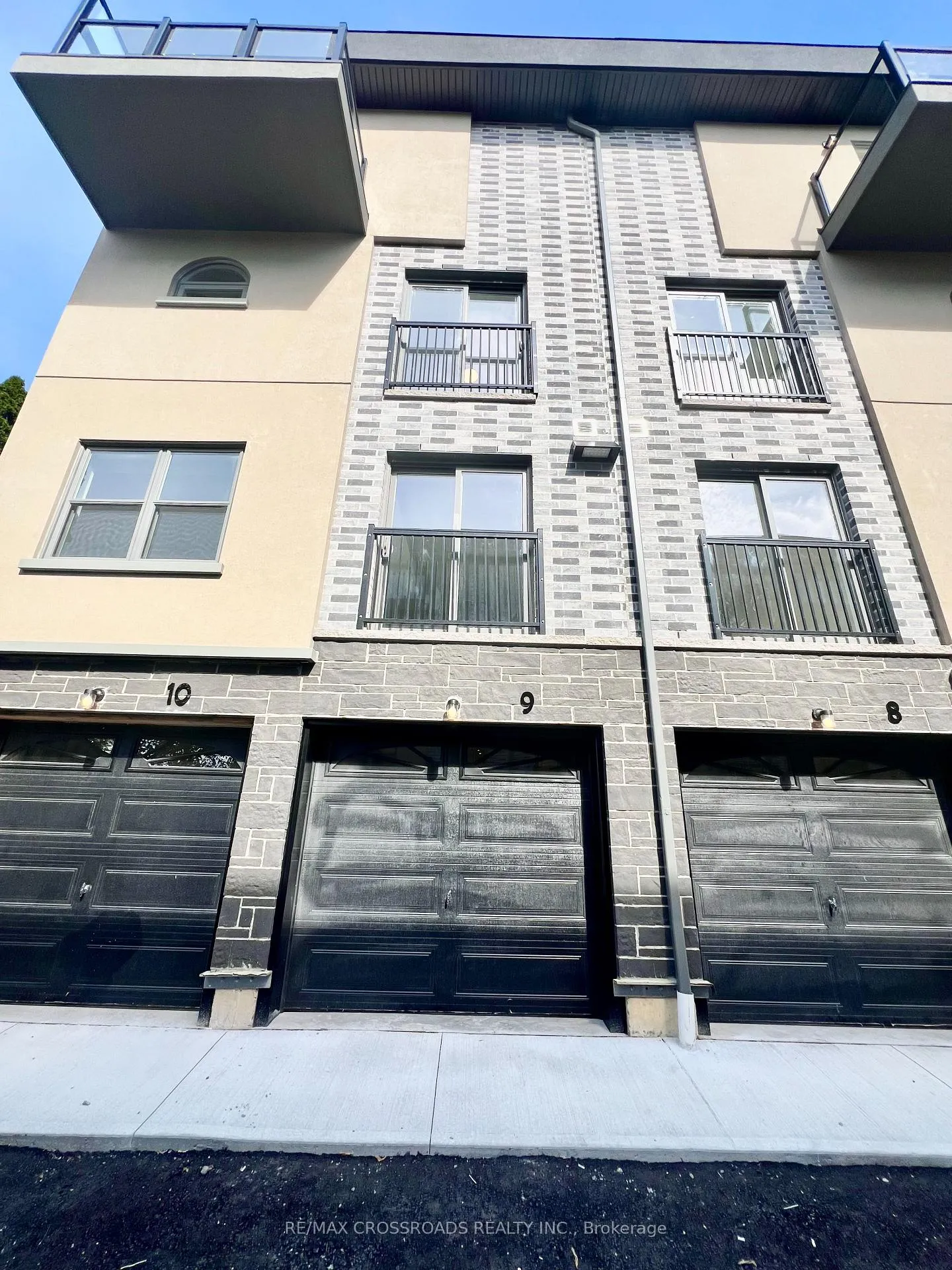 Photo 2 of Unit 30, 400 Mary Street E, Whitby, Downtown Whitby — HOMEH