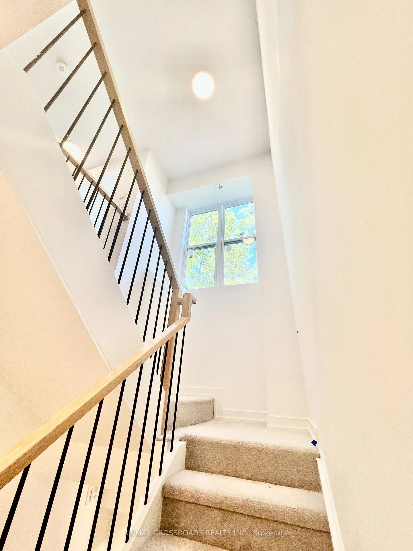 Photo 3 of Unit 30, 400 Mary Street E, Whitby, Downtown Whitby — HOMEH