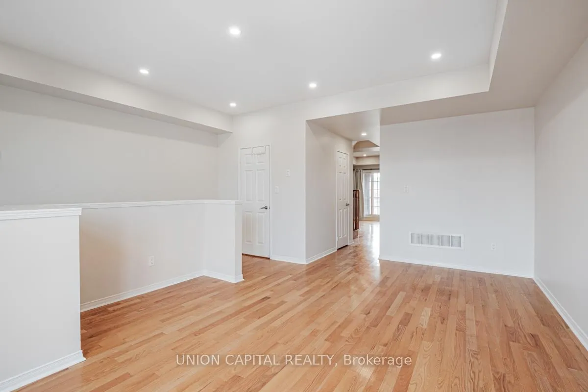Photo 9 of Unit 22, 38 Greensborough Villag Circle, Markham, Greensborough — HOMEH