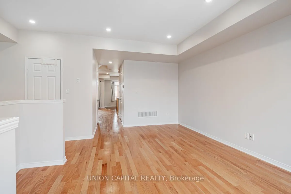 Photo 10 of Unit 22, 38 Greensborough Villag Circle, Markham, Greensborough — HOMEH