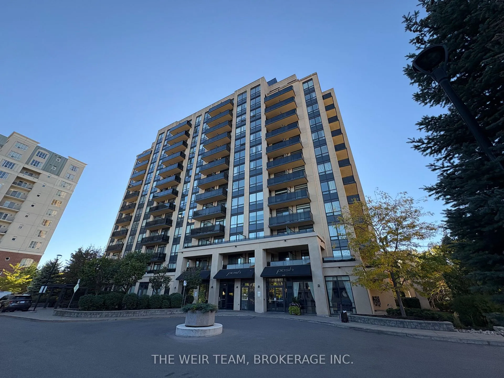 Front of Unit 908, 520 Steeles Avenue W
