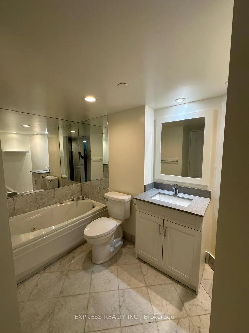 Photo 11 of Unit 2702, 38 Elm Street, Toronto, Bay Street Corridor — HOMEH