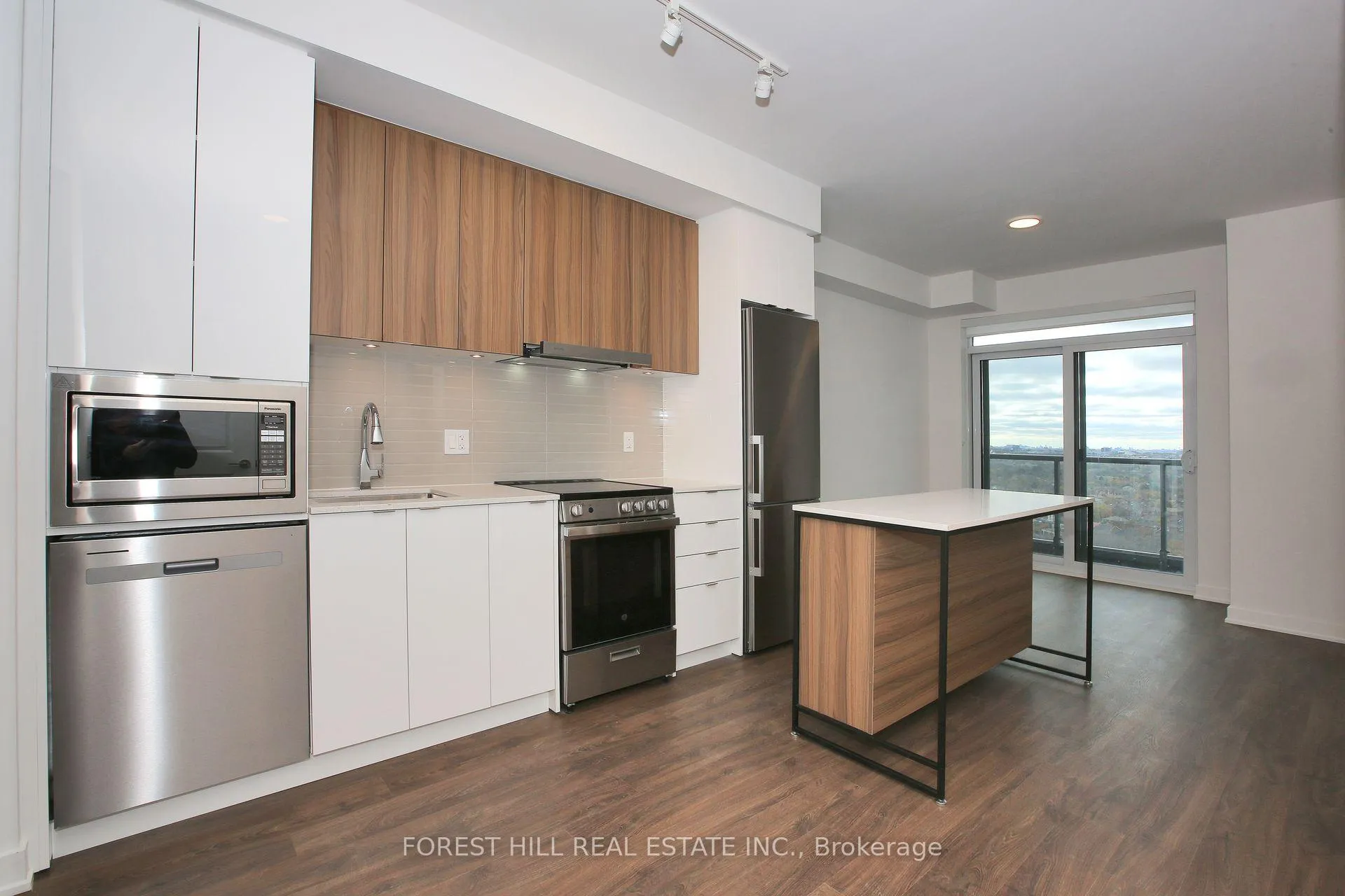 Photo 2 of Unit 1604, 30 Upper Mall Way, Vaughan, Brownridge — HOMEH