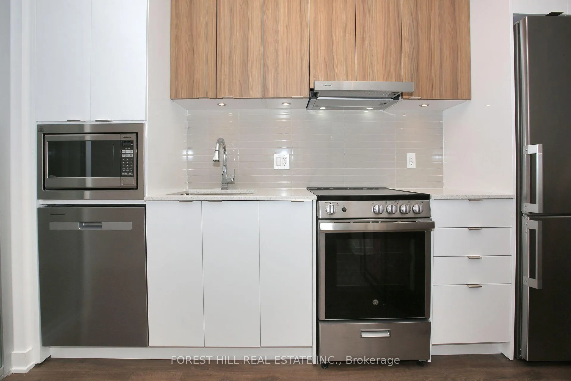 Photo 3 of Unit 1604, 30 Upper Mall Way, Vaughan, Brownridge — HOMEH