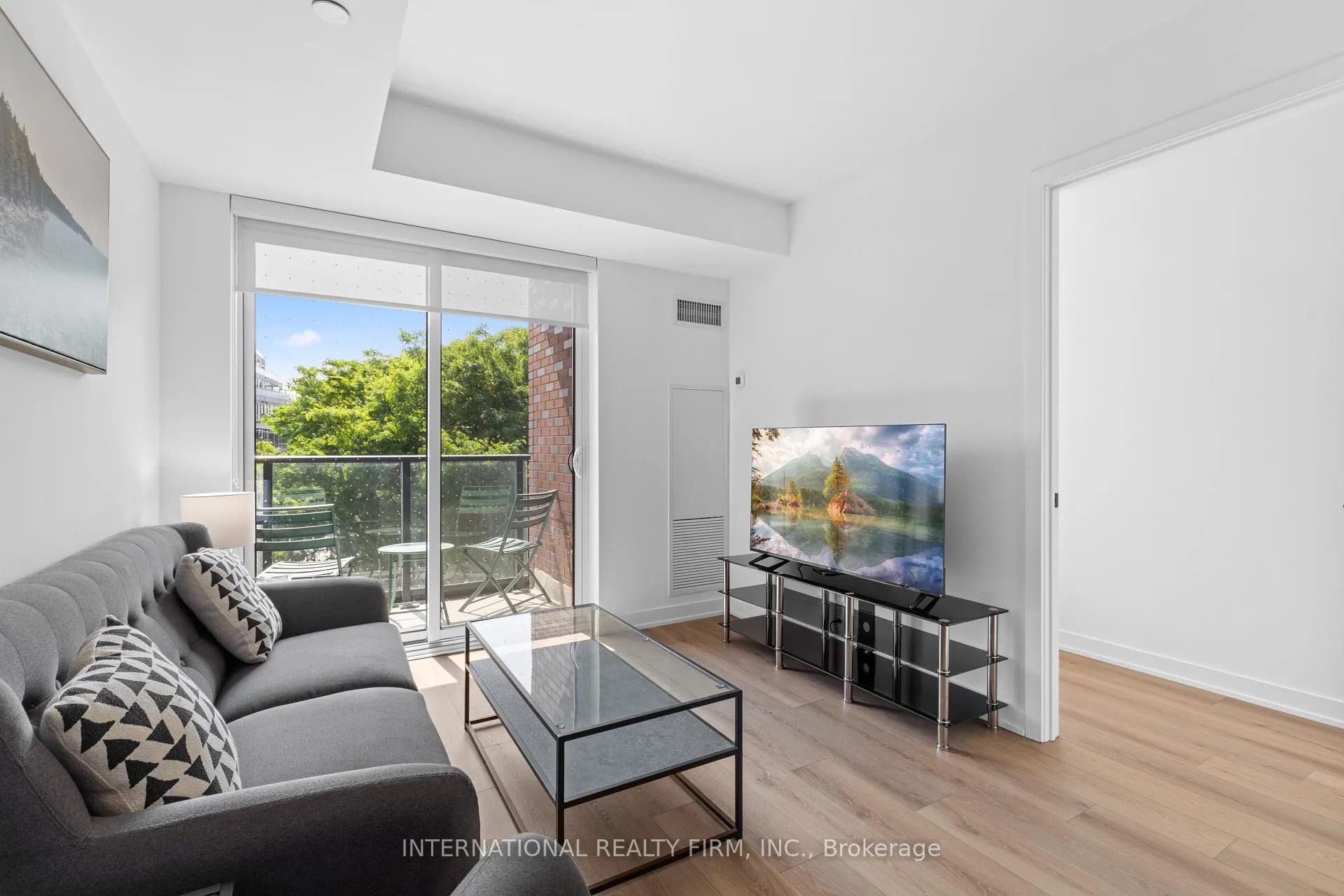Photo 6 of Unit 409, 5 Lakeview Avenue, Toronto, Trinity-Bellwoods — HOMEH