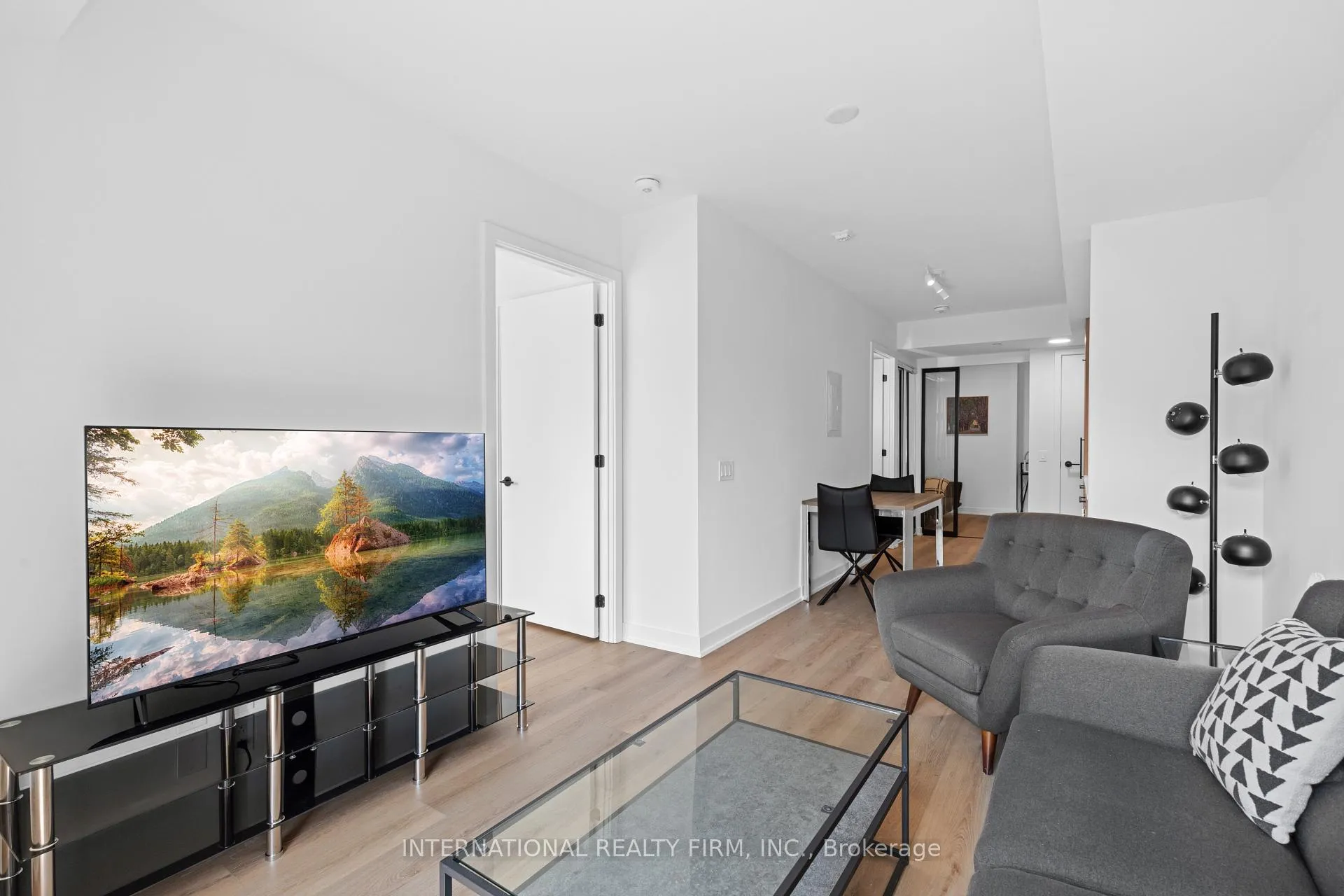 Photo 8 of Unit 409, 5 Lakeview Avenue, Toronto, Trinity-Bellwoods — HOMEH