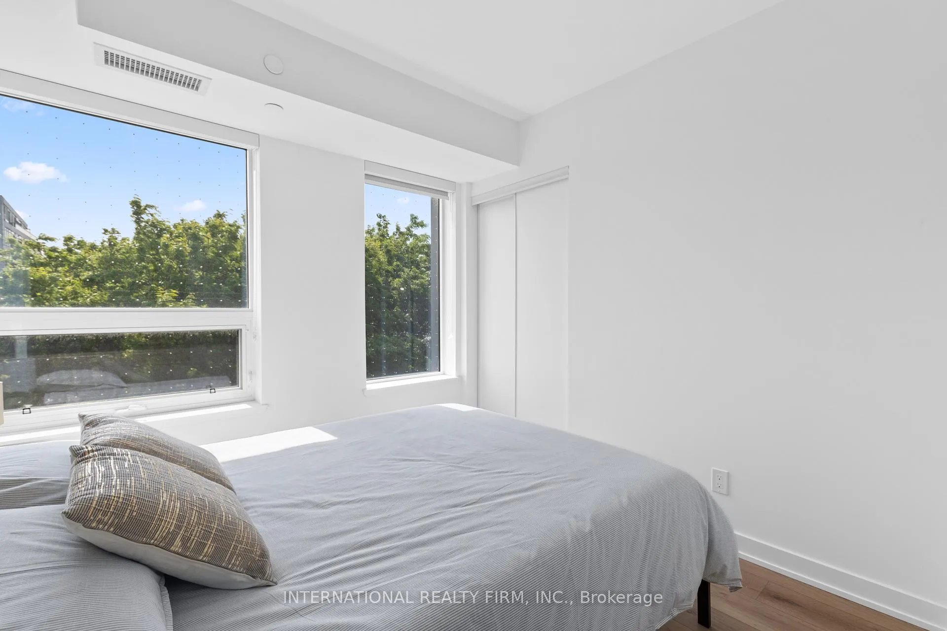 Photo 12 of Unit 409, 5 Lakeview Avenue, Toronto, Trinity-Bellwoods — HOMEH