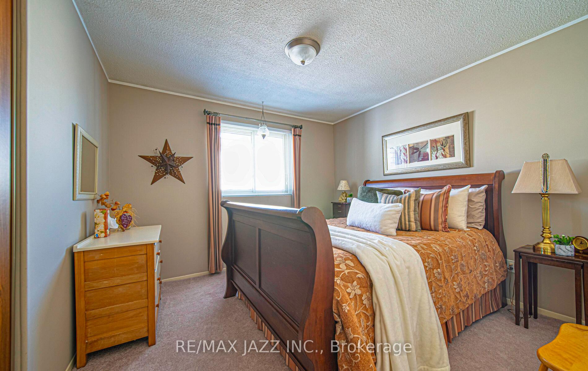 Photo 11 of 704 Pickering Beach Road, Ajax, South East — HOMEH