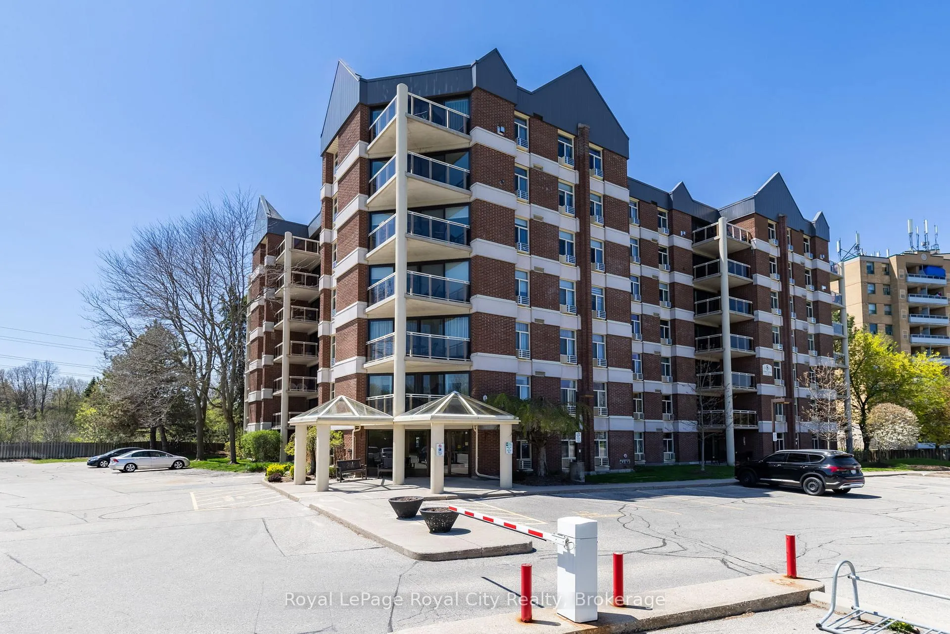 Photo 1 of Unit 601, 8 Christopher Court, Guelph, Kortright West — HOMEH