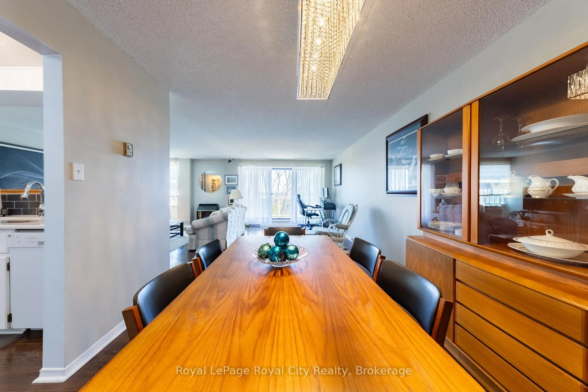 Photo 2 of Unit 601, 8 Christopher Court, Guelph, Kortright West — HOMEH