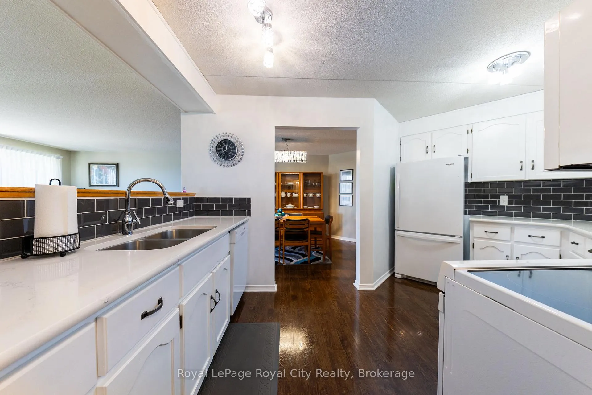 Photo 4 of Unit 601, 8 Christopher Court, Guelph, Kortright West — HOMEH