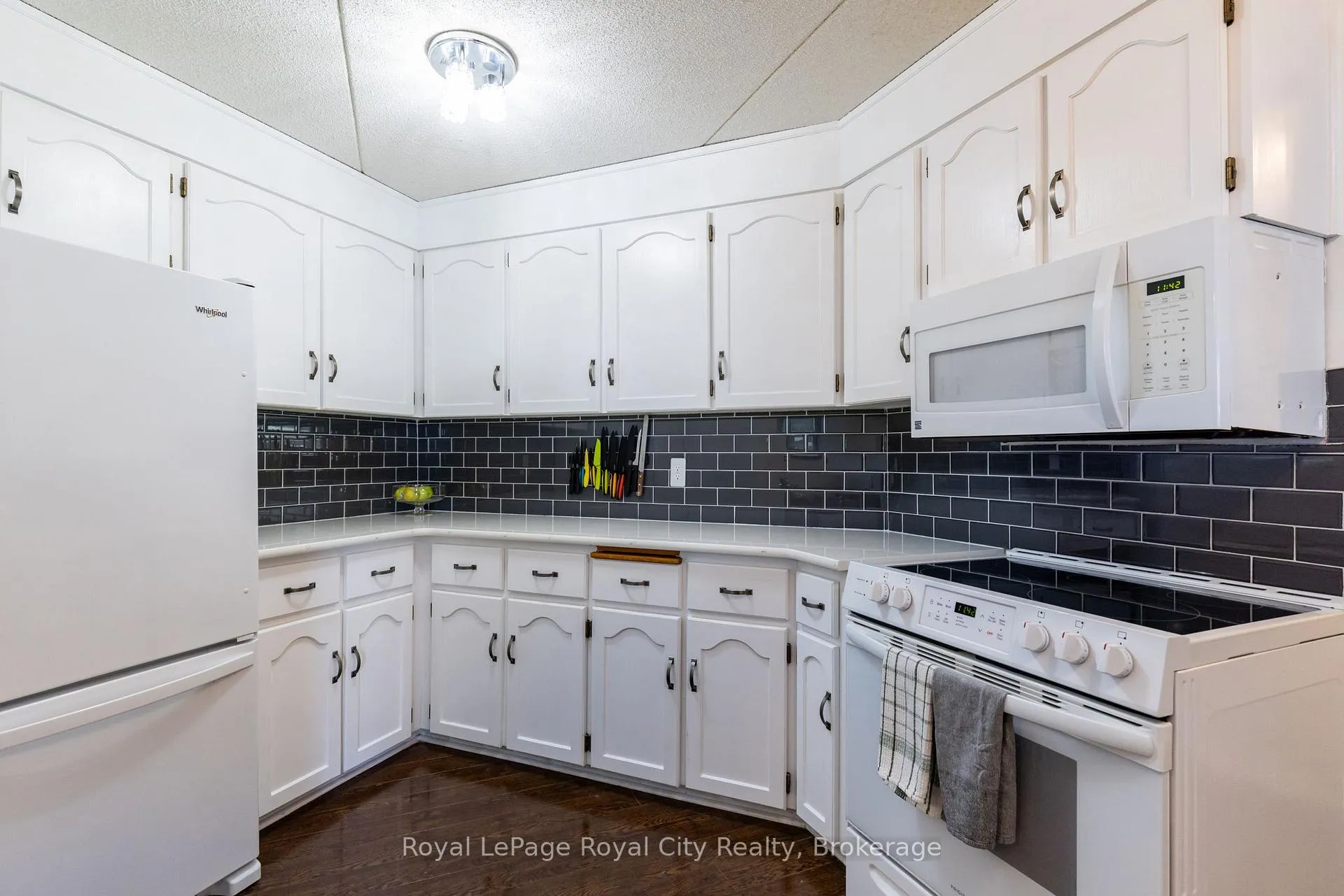 Photo 5 of Unit 601, 8 Christopher Court, Guelph, Kortright West — HOMEH