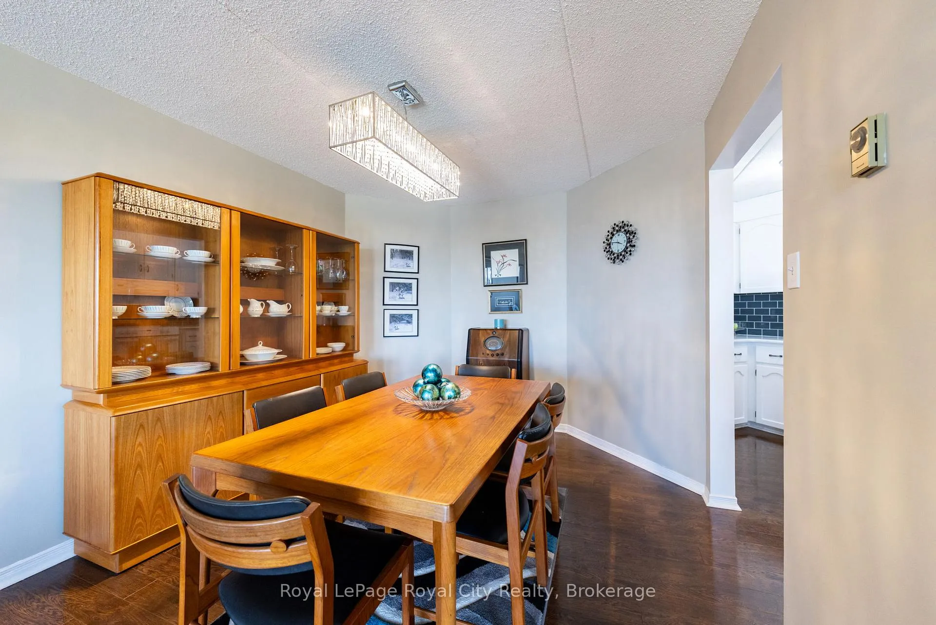 Photo 6 of Unit 601, 8 Christopher Court, Guelph, Kortright West — HOMEH