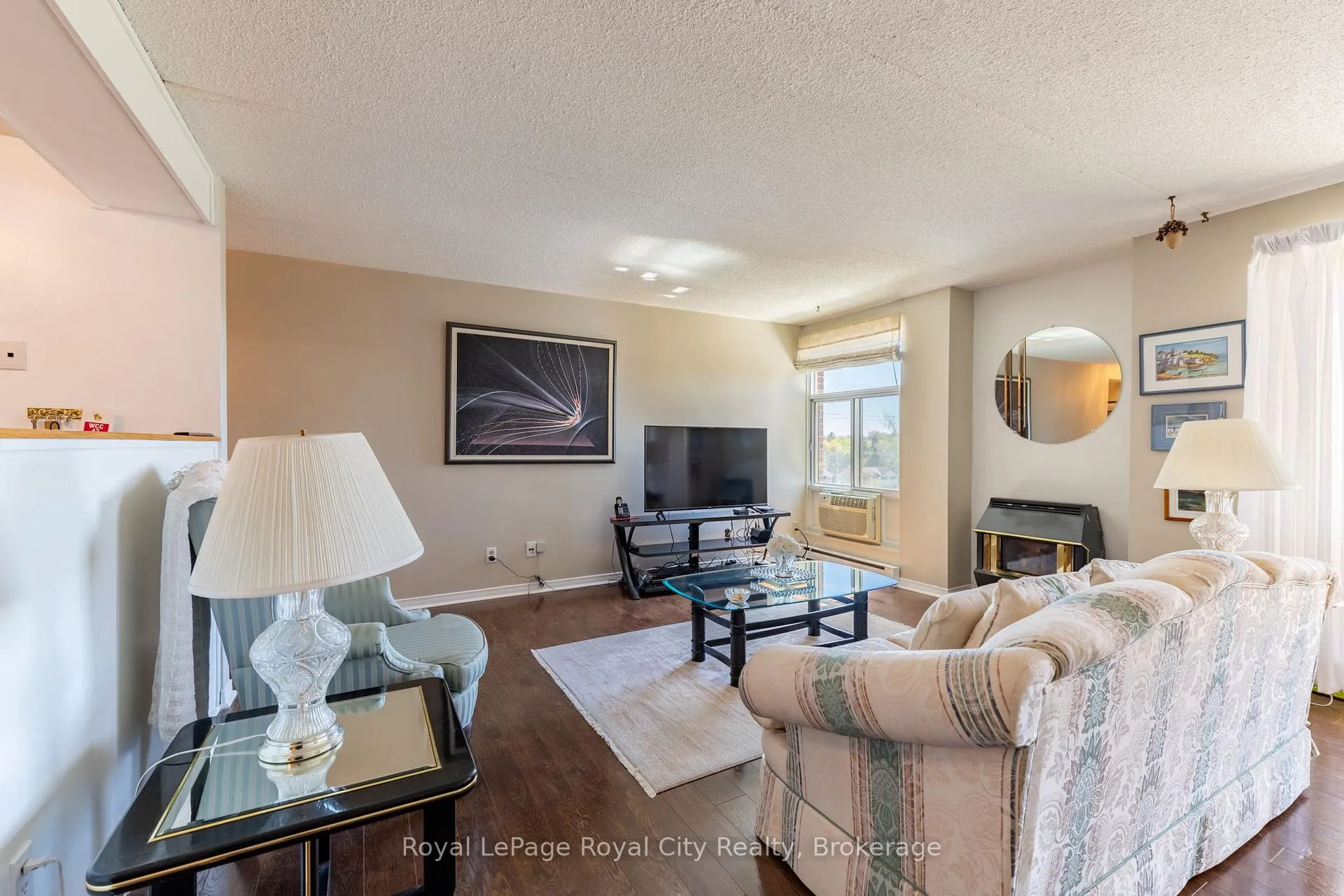 Photo 8 of Unit 601, 8 Christopher Court, Guelph, Kortright West — HOMEH