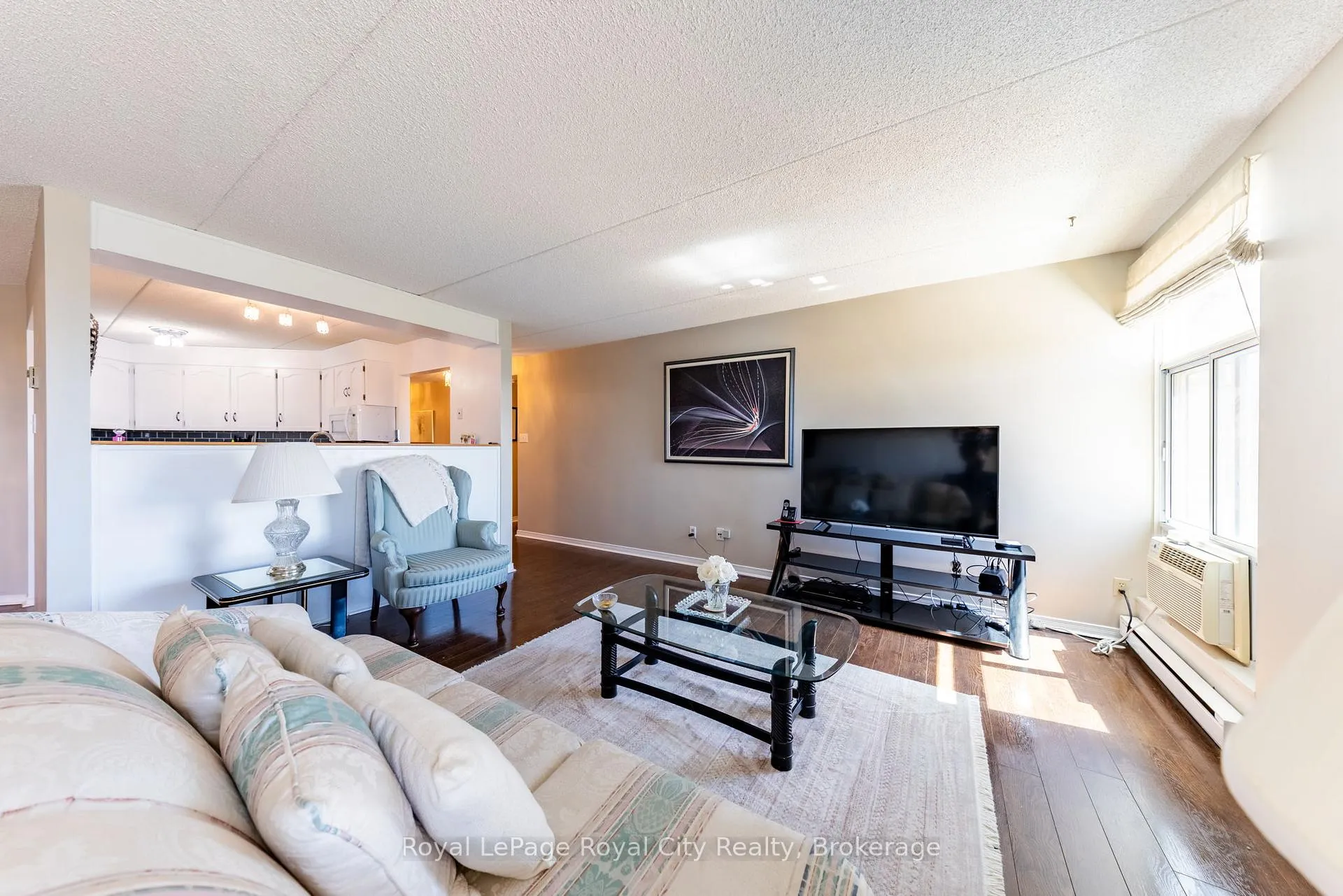 Photo 9 of Unit 601, 8 Christopher Court, Guelph, Kortright West — HOMEH