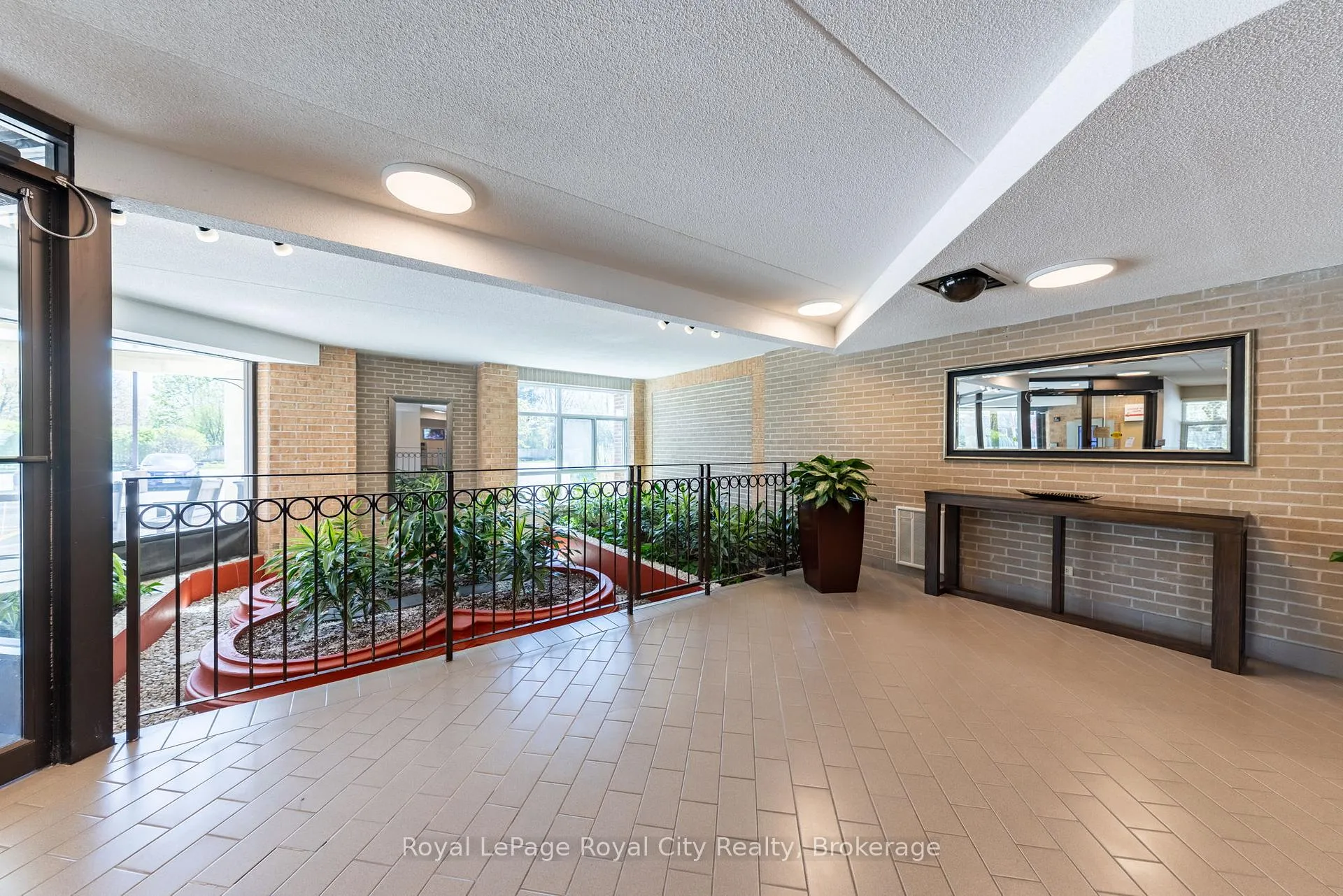 Photo 32 of Unit 601, 8 Christopher Court, Guelph, Kortright West — HOMEH