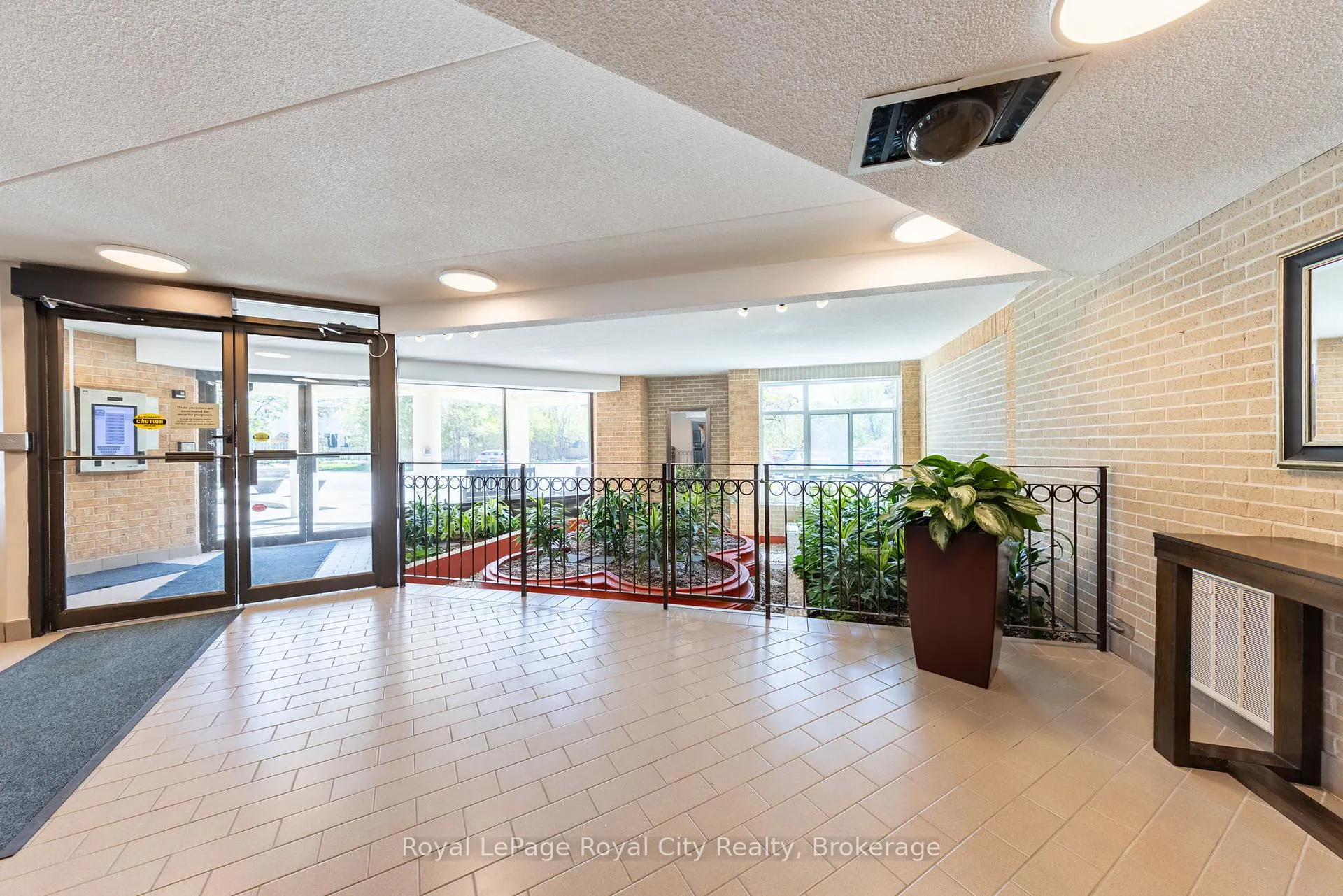 Photo 33 of Unit 601, 8 Christopher Court, Guelph, Kortright West — HOMEH