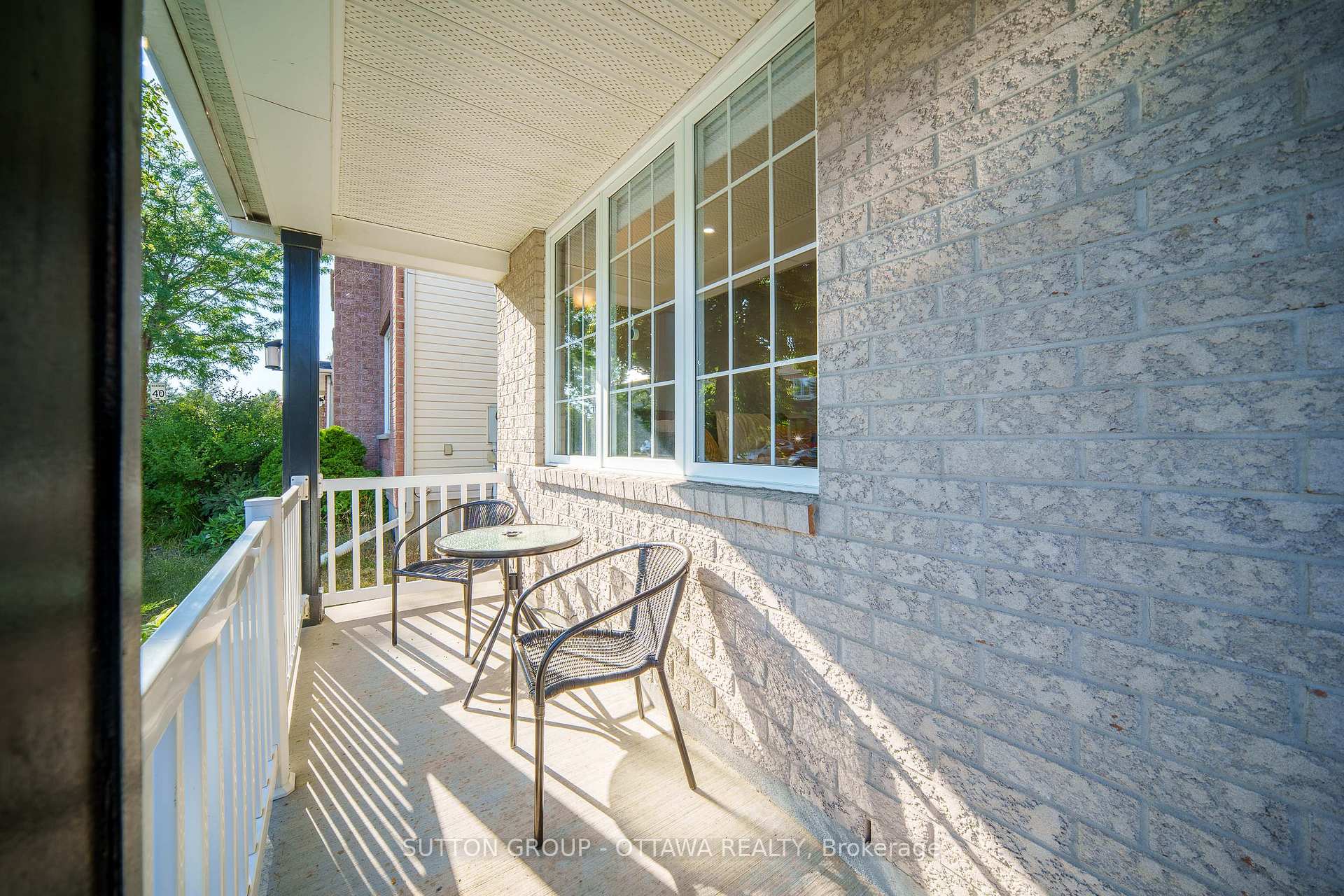 Photo 3 of 11 Baypointe Crescent, Ottawa, Barrhaven East — HOMEH