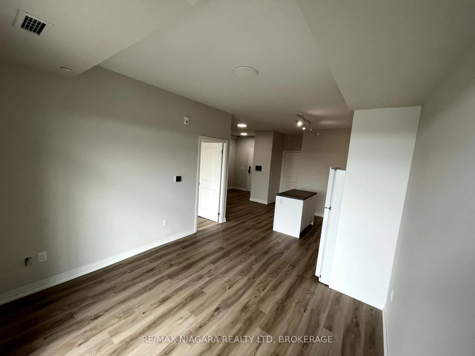 Photo 2 of Unit LP21, 50 Herrick Avenue, St. Catharines, Oakdale — HOMEH
