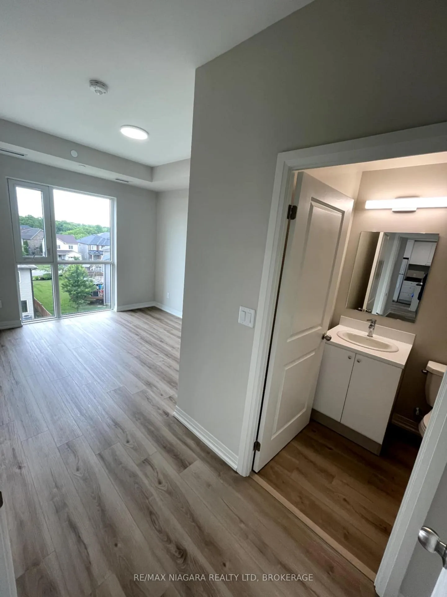 Photo 3 of Unit LP21, 50 Herrick Avenue, St. Catharines, Oakdale — HOMEH