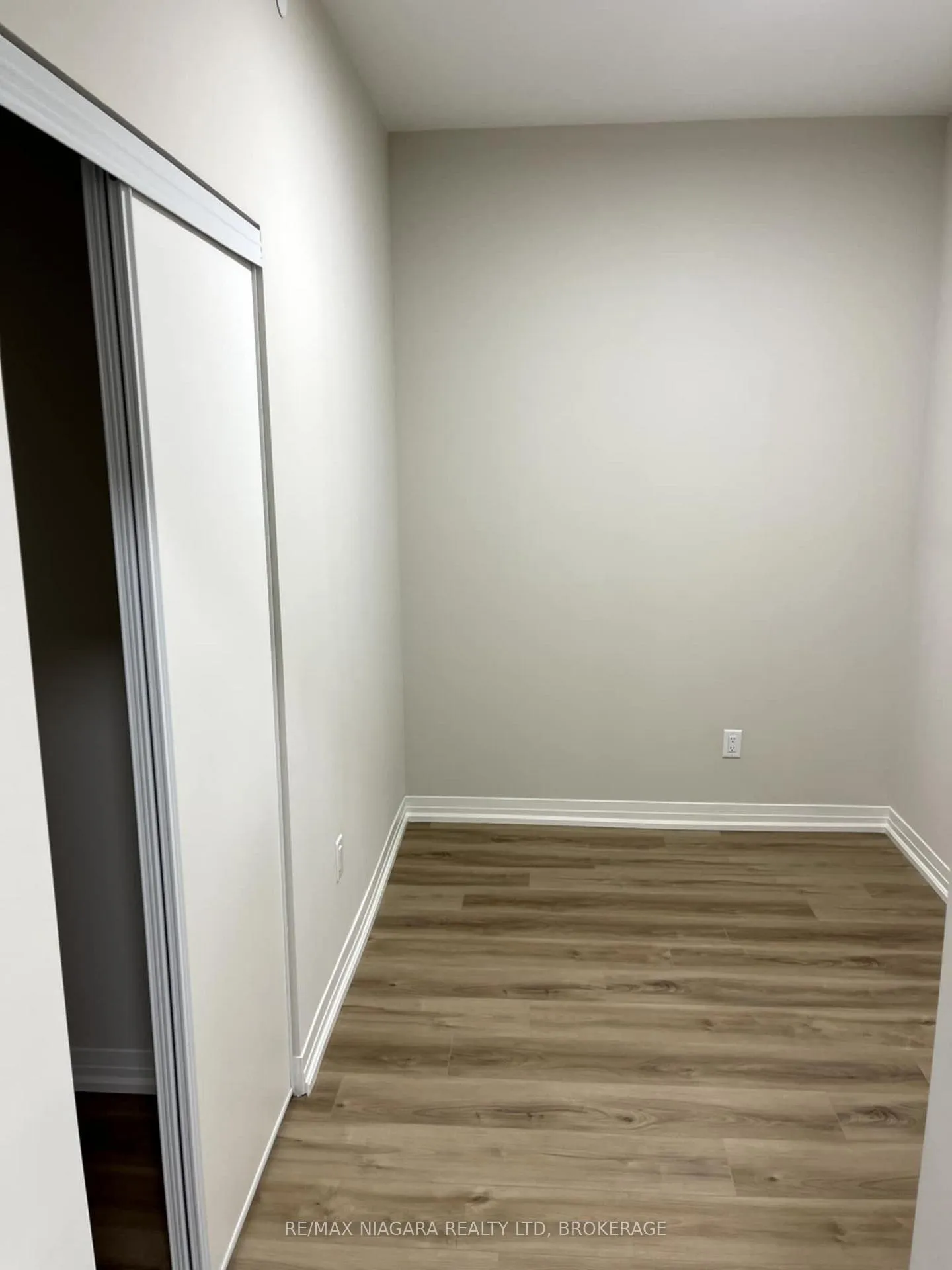 Photo 4 of Unit LP21, 50 Herrick Avenue, St. Catharines, Oakdale — HOMEH