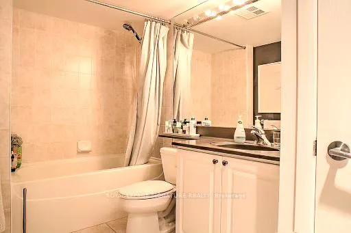 Photo 8 of Unit 401, 219 Fort York Boulevard, Toronto, Niagara — HOMEH
