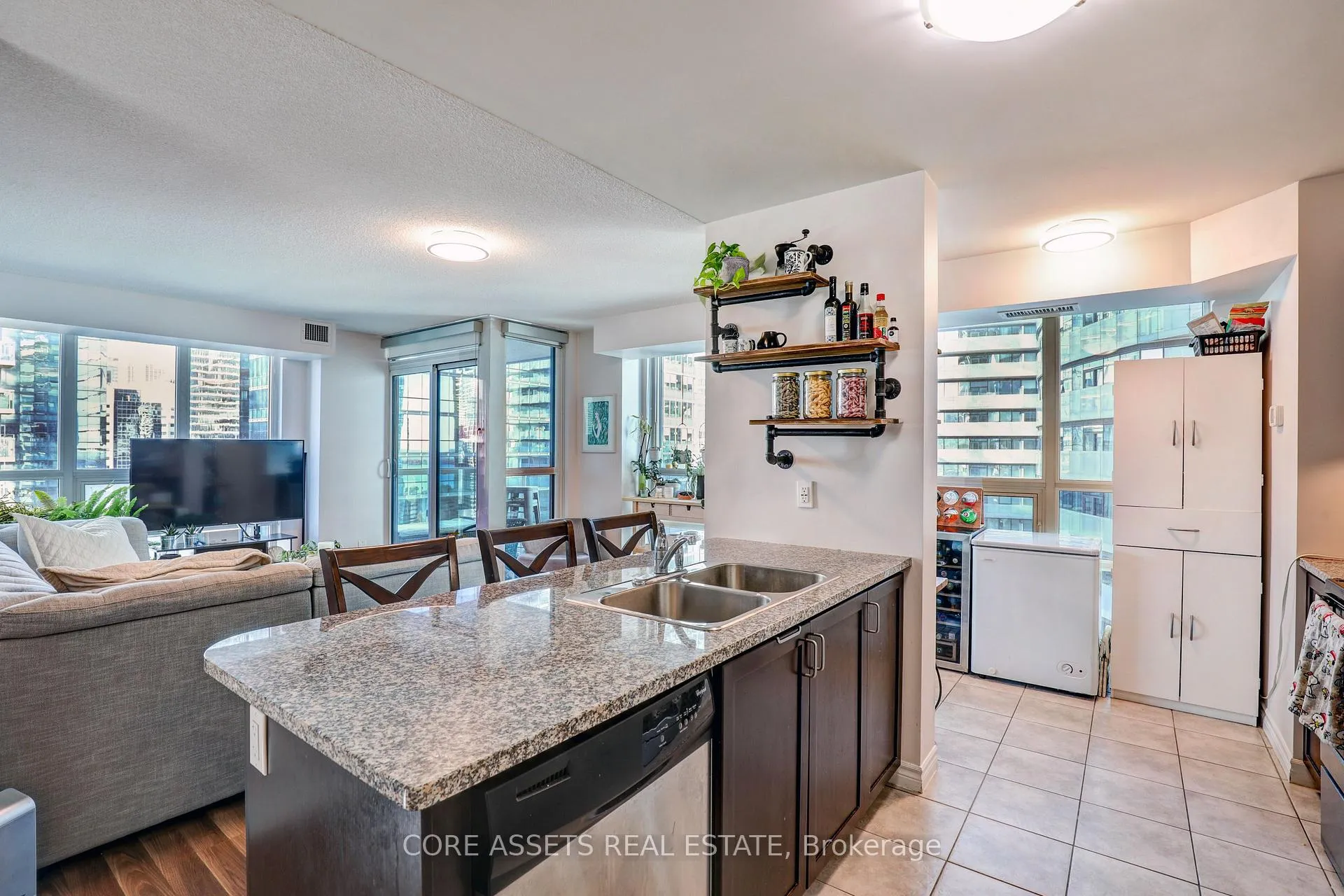 Photo 8 of Unit 2306, 19 Grand Trunk Crescent, Toronto, Waterfront Communities — HOMEH