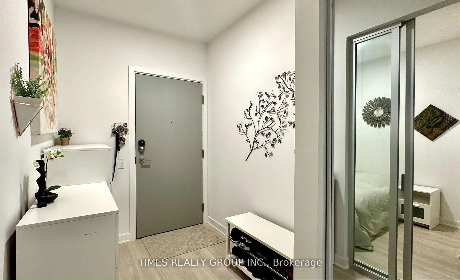 Photo 2 of Unit 216, 1 Promenade Circle, Vaughan, Brownridge — HOMEH