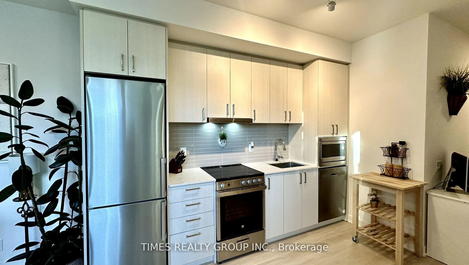Photo 4 of Unit 216, 1 Promenade Circle, Vaughan, Brownridge — HOMEH