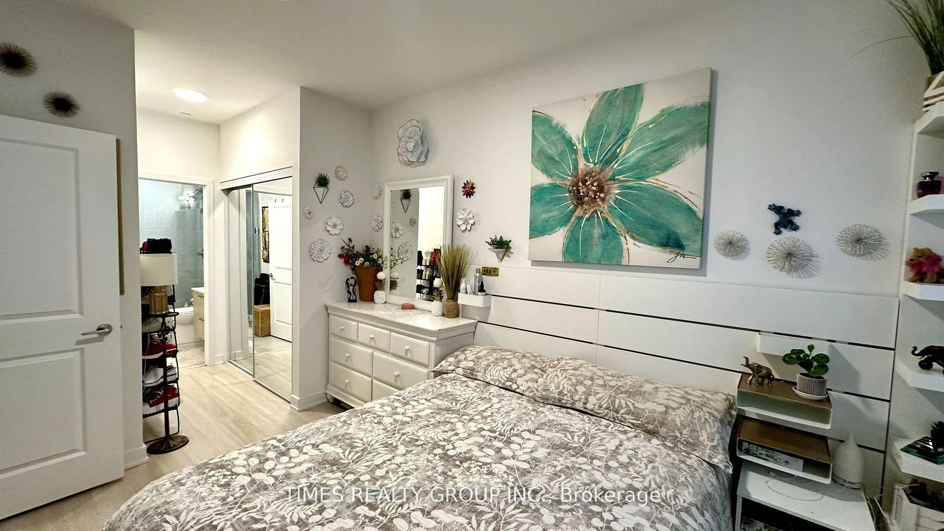 Photo 7 of Unit 216, 1 Promenade Circle, Vaughan, Brownridge — HOMEH