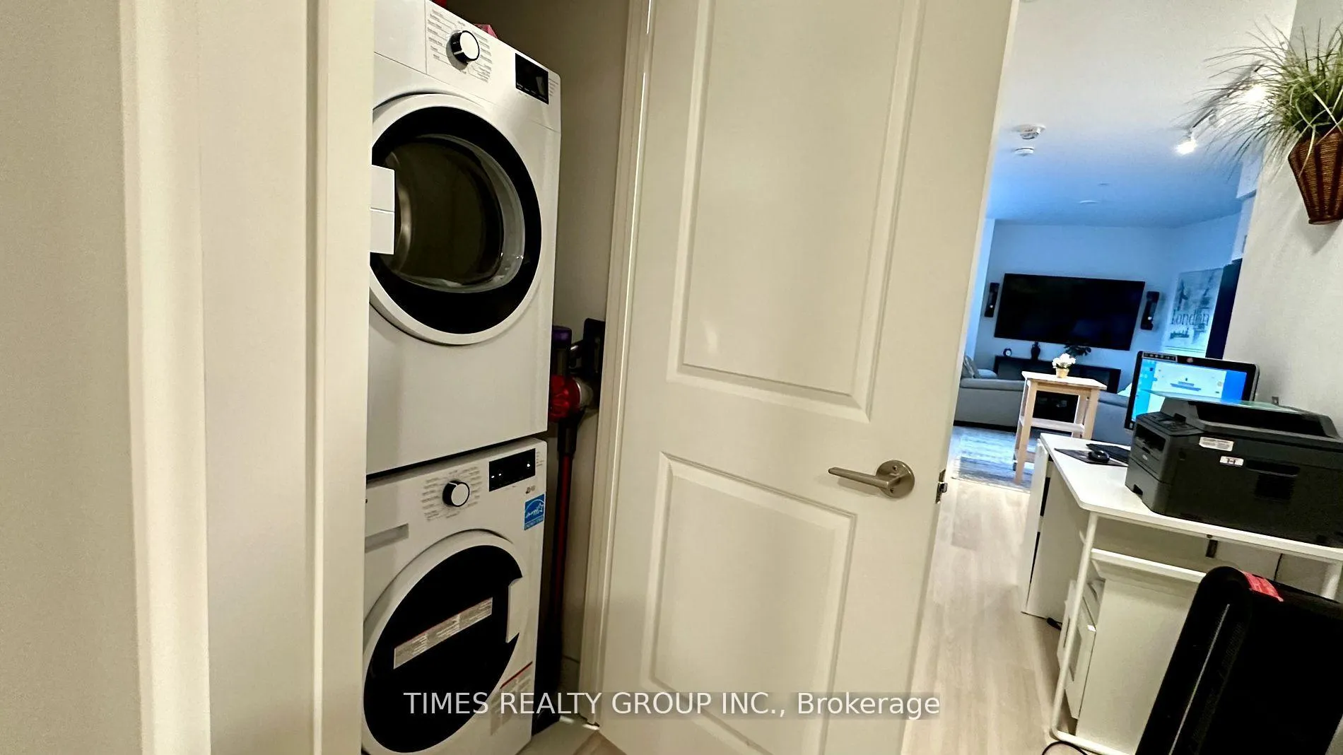 Photo 10 of Unit 216, 1 Promenade Circle, Vaughan, Brownridge — HOMEH