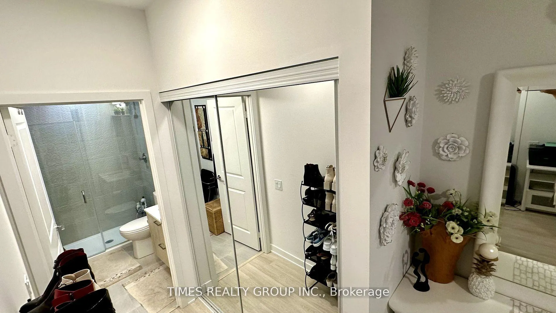 Photo 13 of Unit 216, 1 Promenade Circle, Vaughan, Brownridge — HOMEH