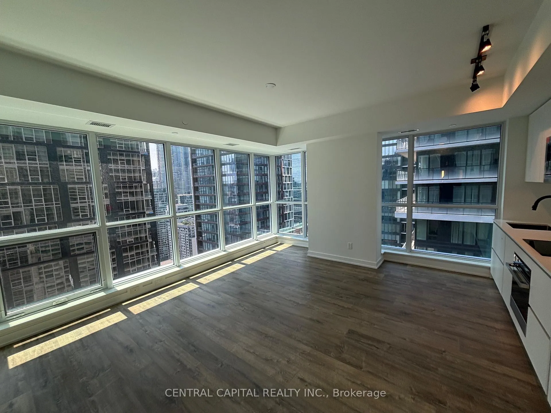Front of Unit 3003, 327 King Street W