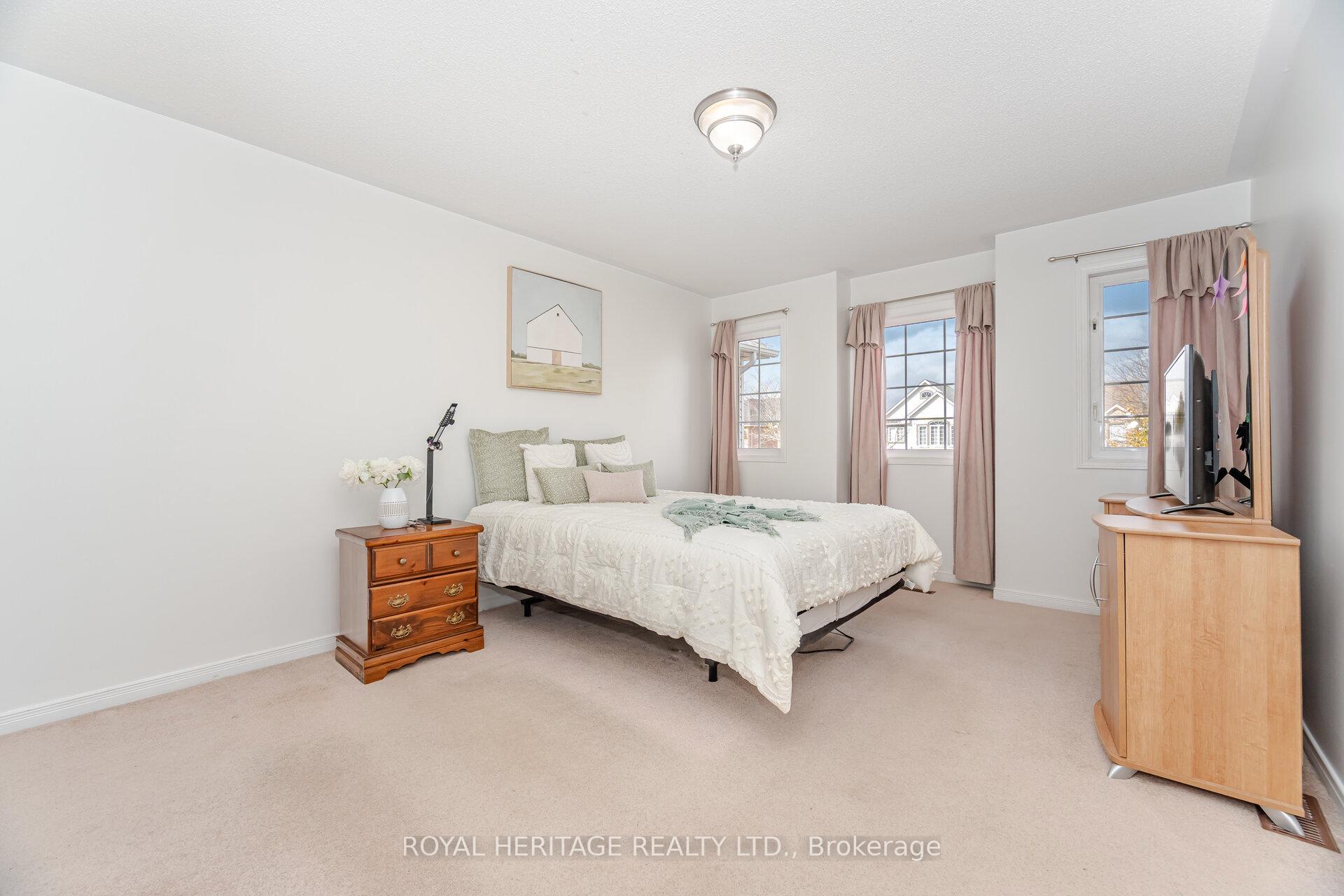 Photo 11 of 170 Madden Place, Clarington, Bowmanville — HOMEH