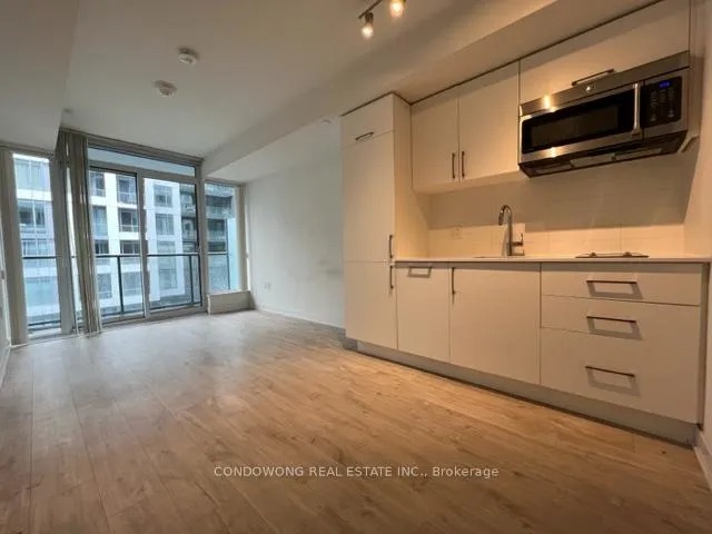 Front of Unit 1014W, 27 Bathurst Street