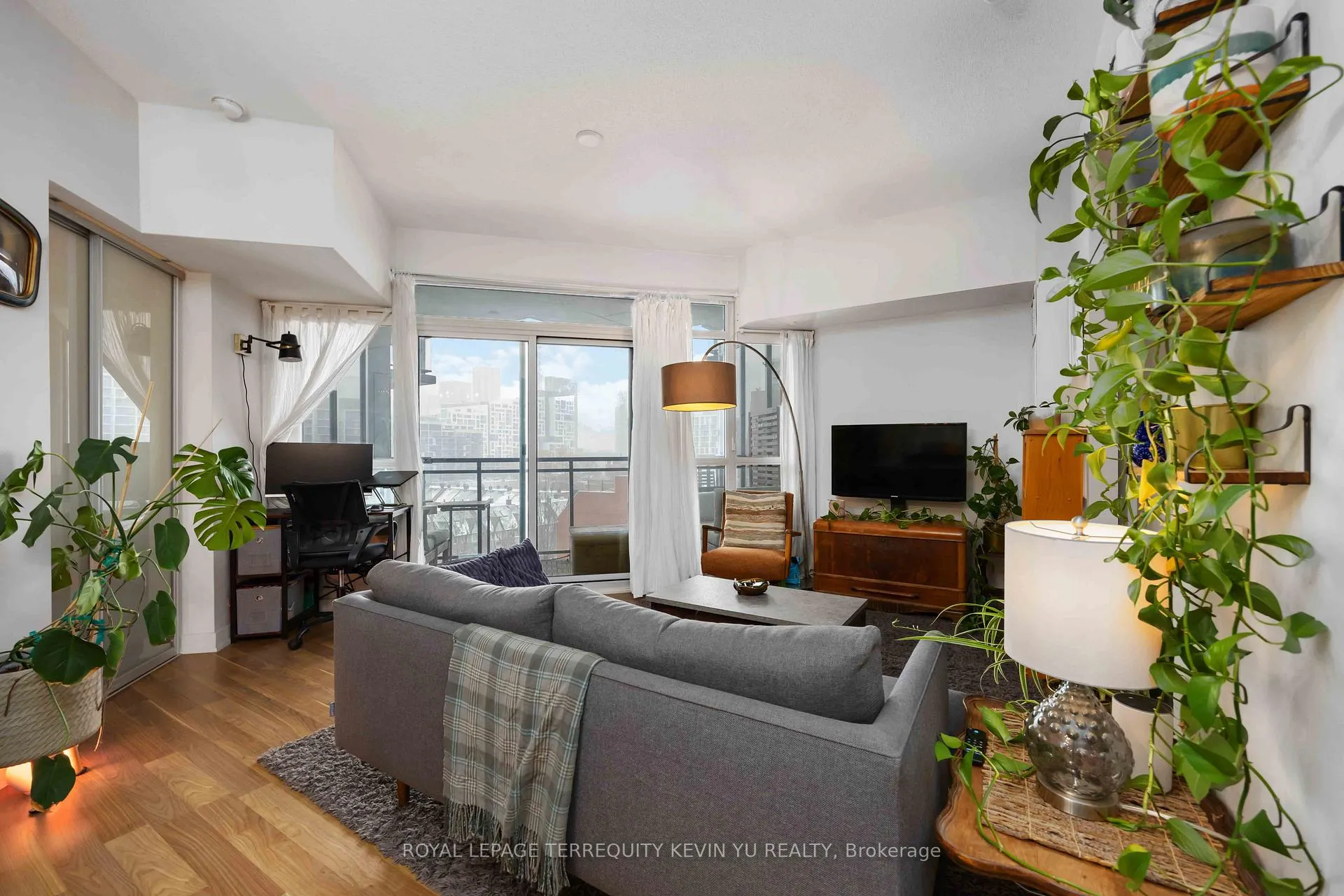Photo 2 of Unit 620, 775 King Street W, Toronto, Niagara — HOMEH