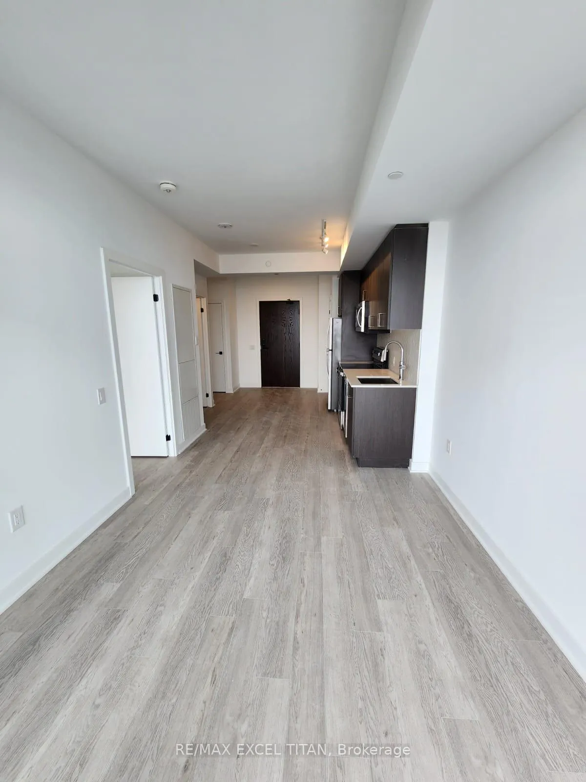 Photo 3 of Unit 1113, 2782 Barton Street, Hamilton, Riverdale — HOMEH