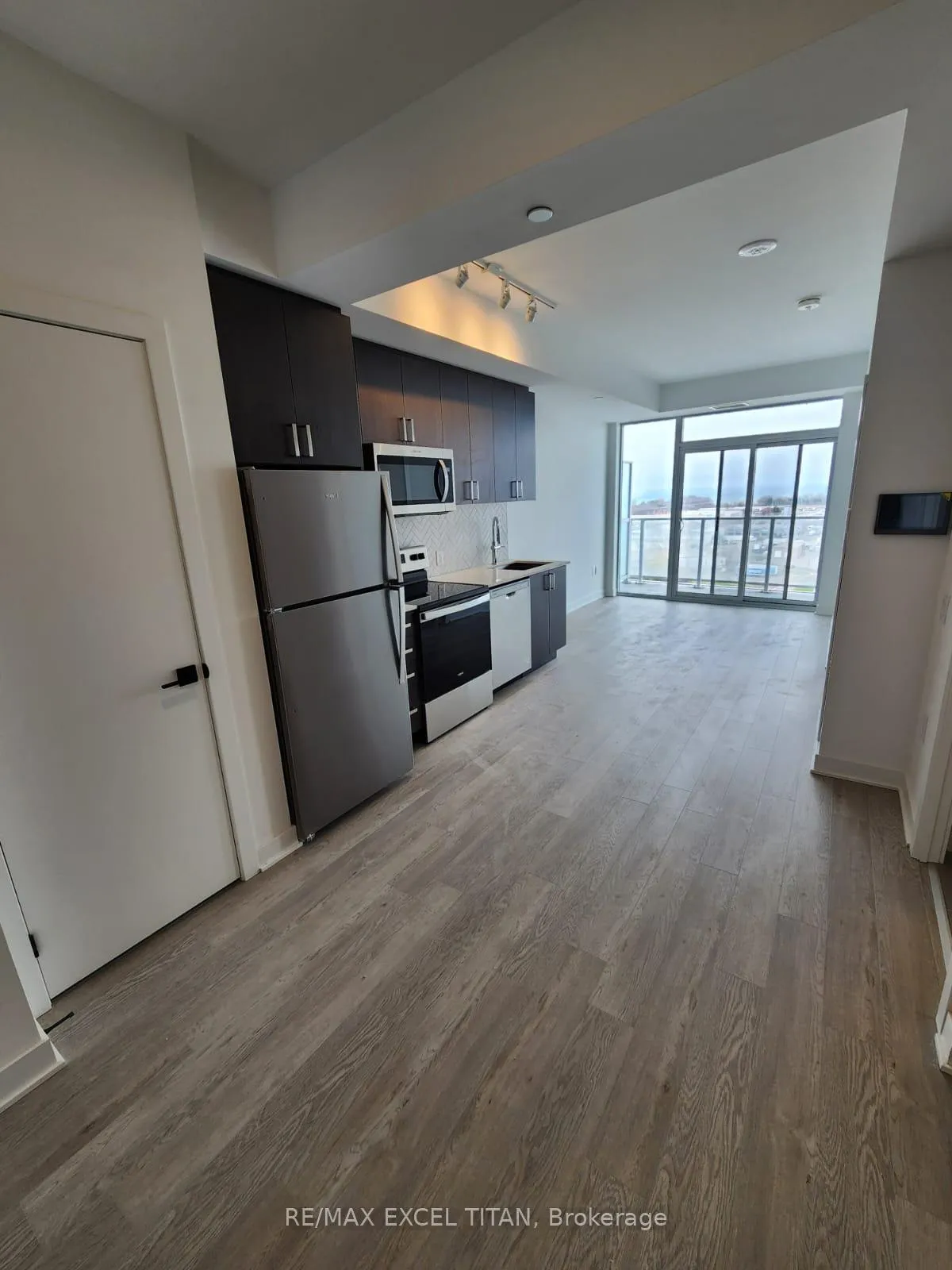 Photo 4 of Unit 1113, 2782 Barton Street, Hamilton, Riverdale — HOMEH