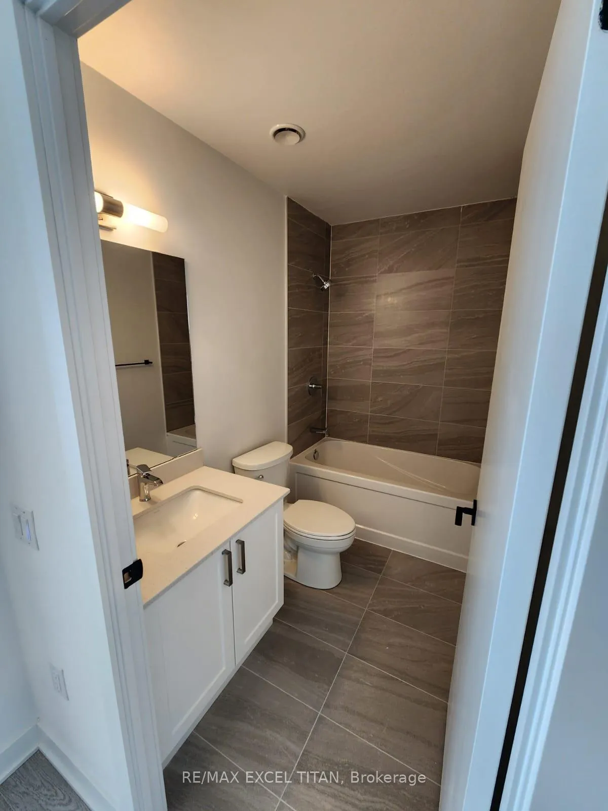 Photo 9 of Unit 1113, 2782 Barton Street, Hamilton, Riverdale — HOMEH
