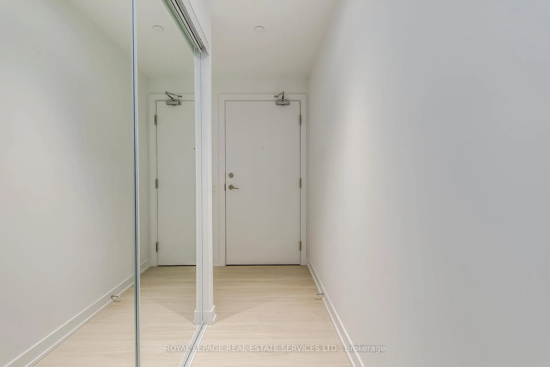 Photo 3 of Unit 3203, 8 Wellesley Street W, Toronto, Bay Street Corridor — HOMEH
