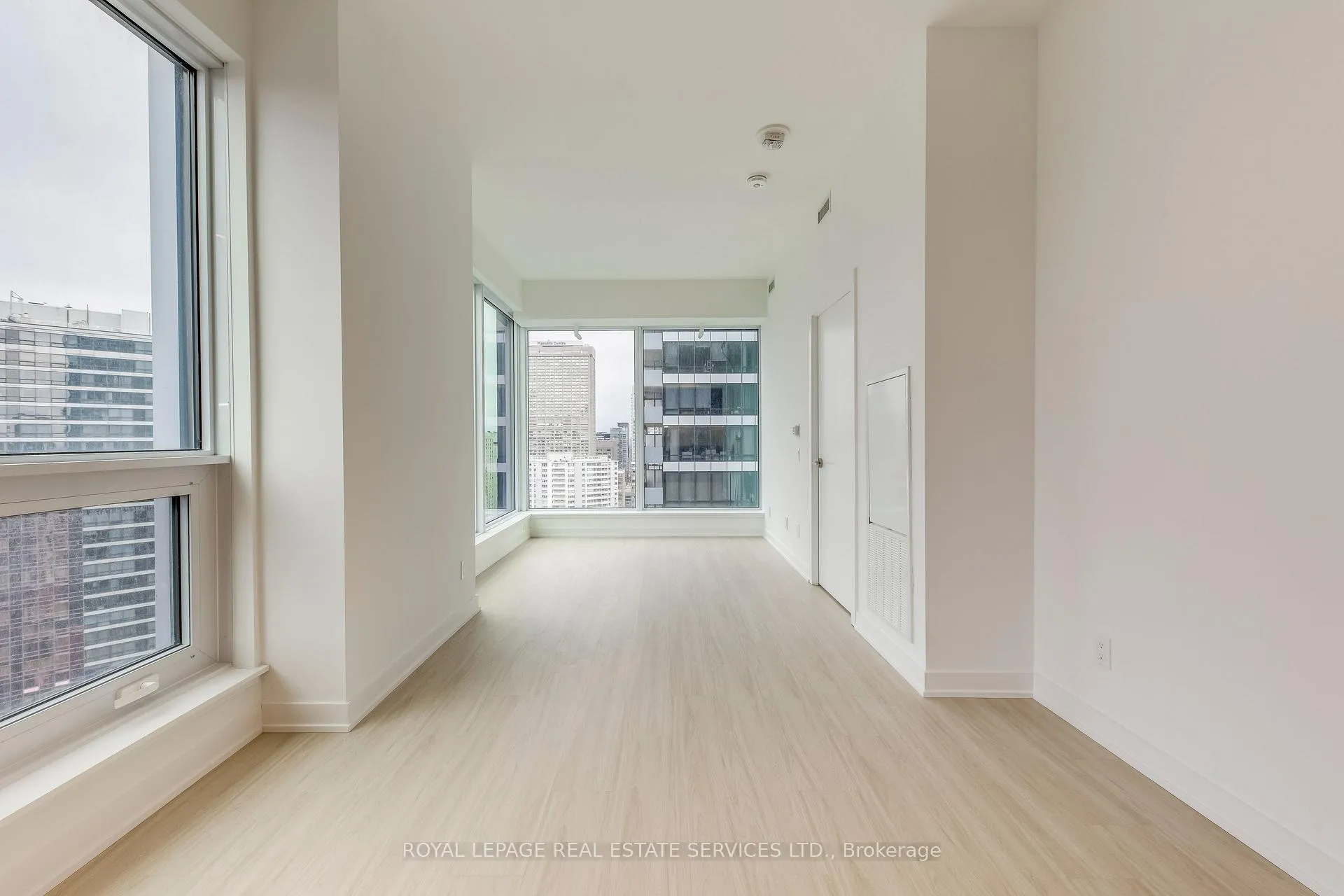 Photo 4 of Unit 3203, 8 Wellesley Street W, Toronto, Bay Street Corridor — HOMEH
