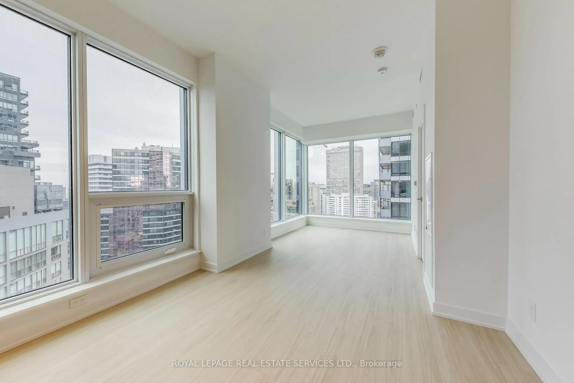 Photo 5 of Unit 3203, 8 Wellesley Street W, Toronto, Bay Street Corridor — HOMEH