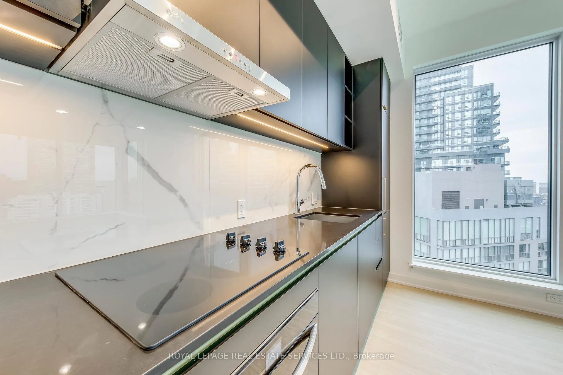 Photo 6 of Unit 3203, 8 Wellesley Street W, Toronto, Bay Street Corridor — HOMEH