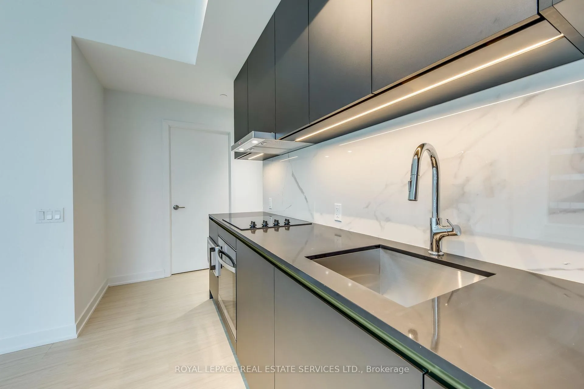 Photo 7 of Unit 3203, 8 Wellesley Street W, Toronto, Bay Street Corridor — HOMEH