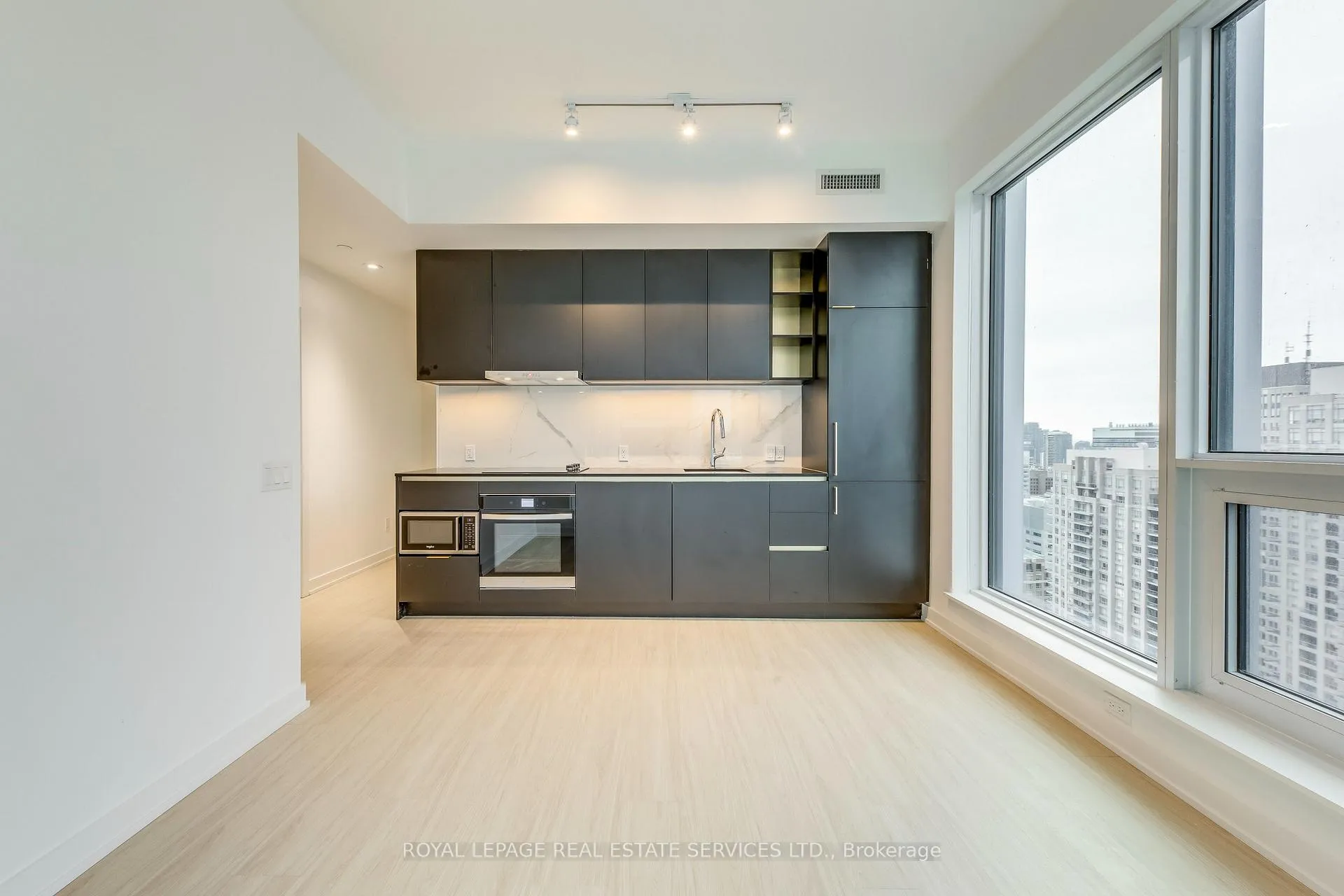 Photo 8 of Unit 3203, 8 Wellesley Street W, Toronto, Bay Street Corridor — HOMEH