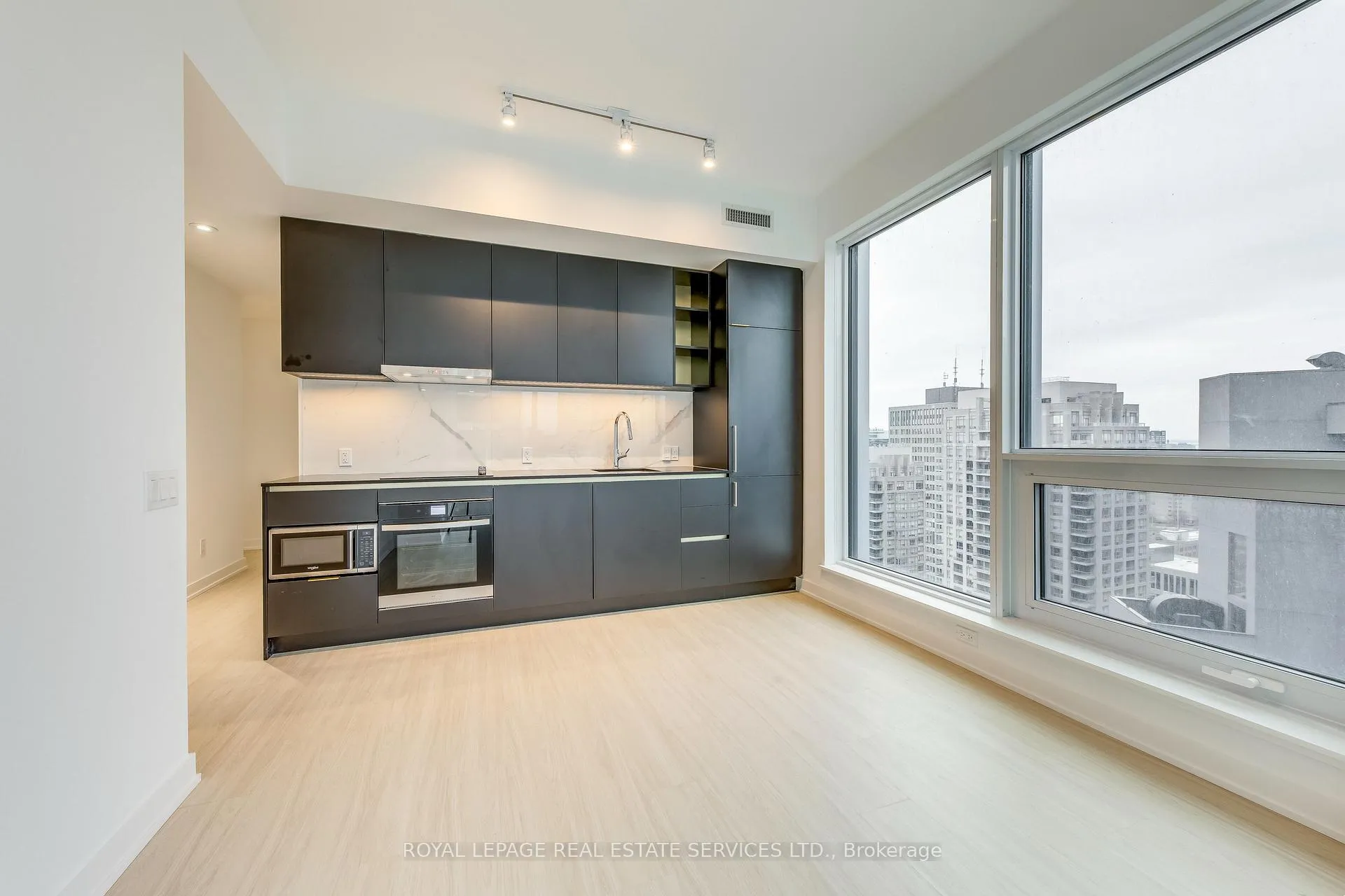 Photo 9 of Unit 3203, 8 Wellesley Street W, Toronto, Bay Street Corridor — HOMEH