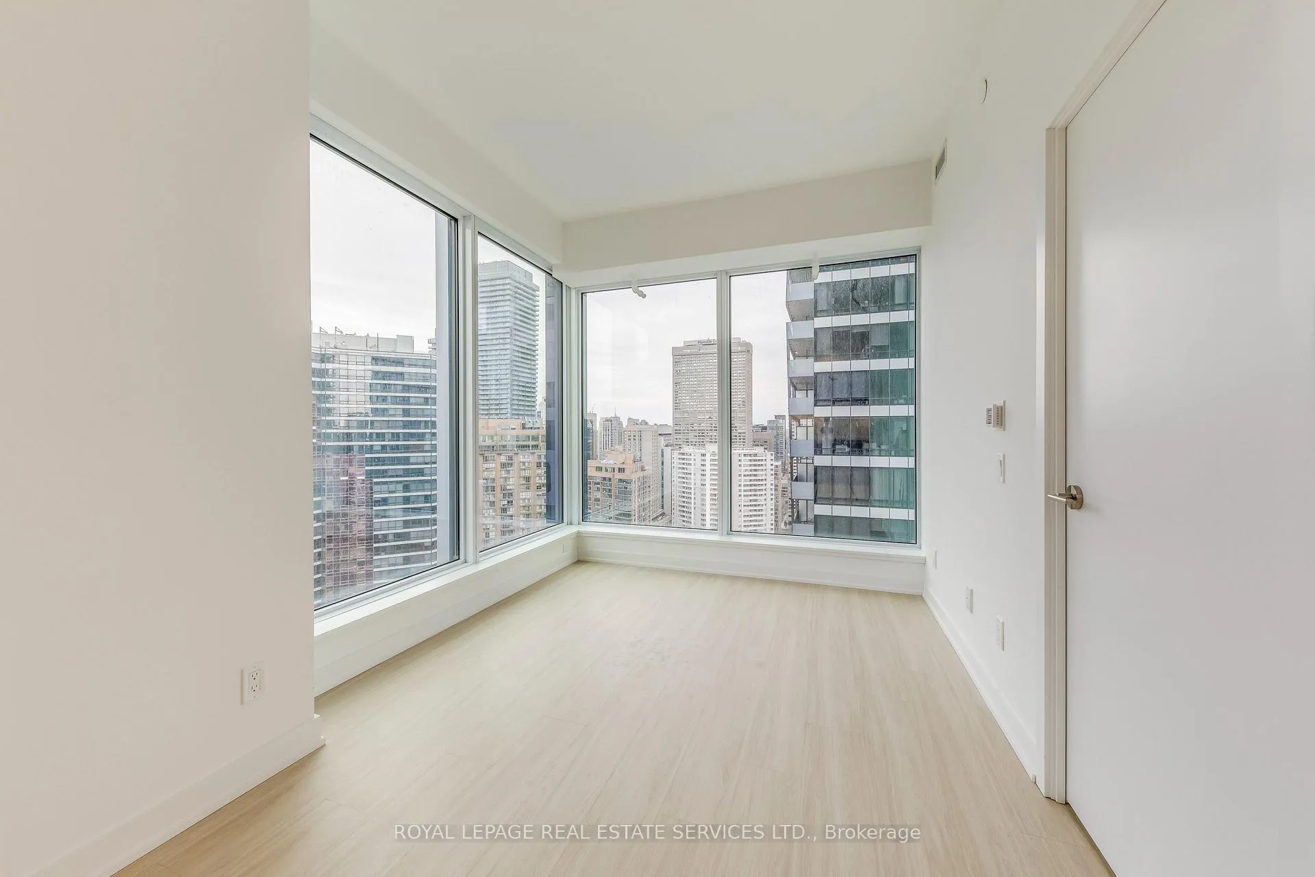 Photo 11 of Unit 3203, 8 Wellesley Street W, Toronto, Bay Street Corridor — HOMEH