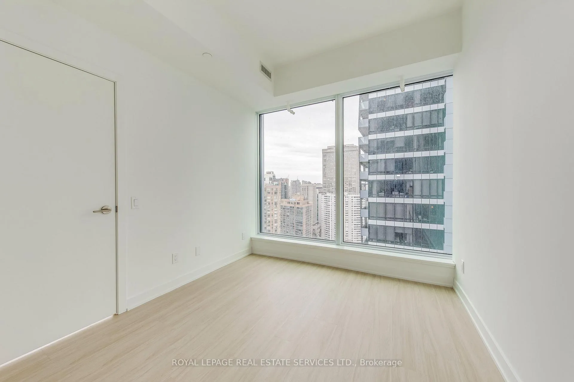 Photo 12 of Unit 3203, 8 Wellesley Street W, Toronto, Bay Street Corridor — HOMEH